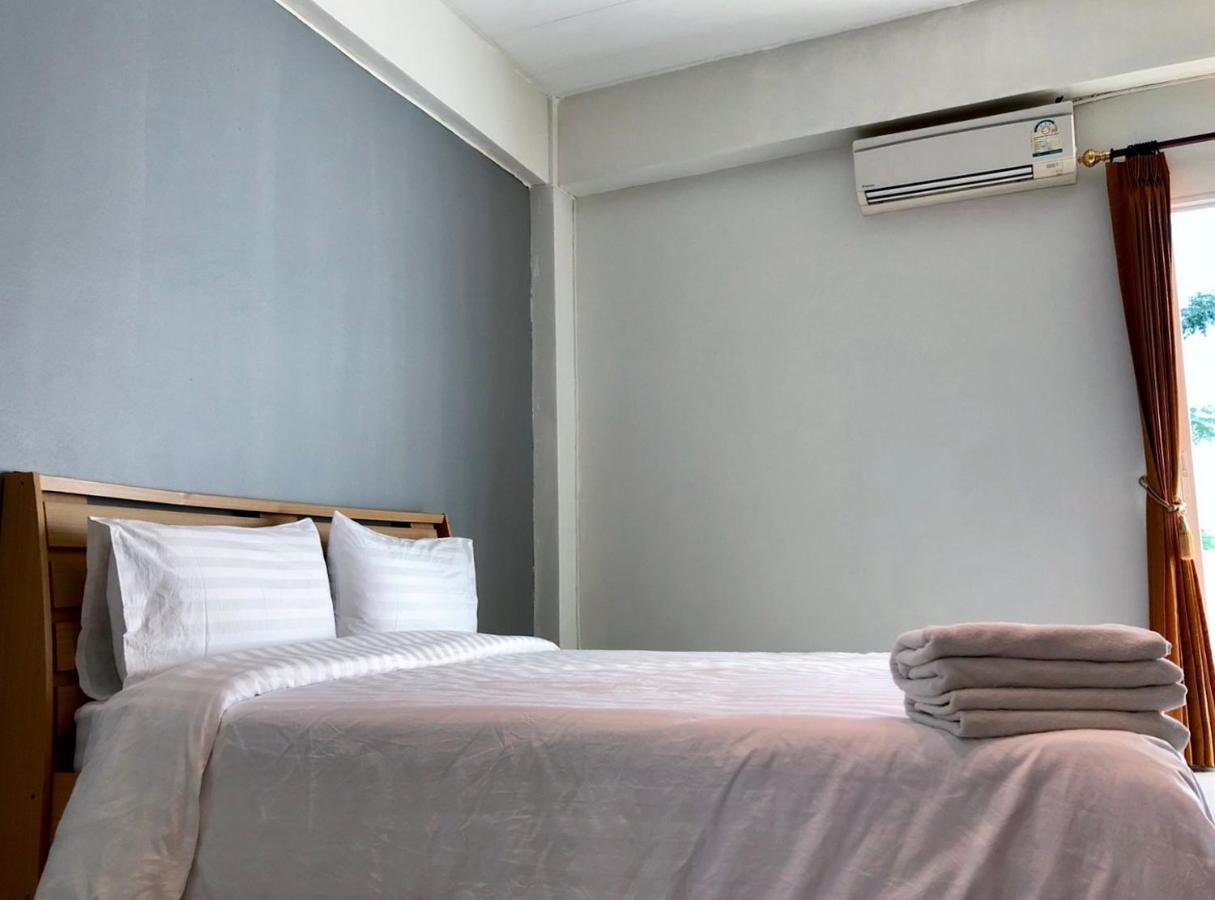 Uh Hostel Bang Saen Exterior photo