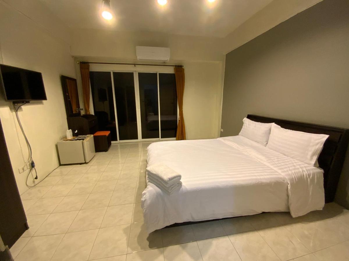 Uh Hostel Bang Saen Exterior photo