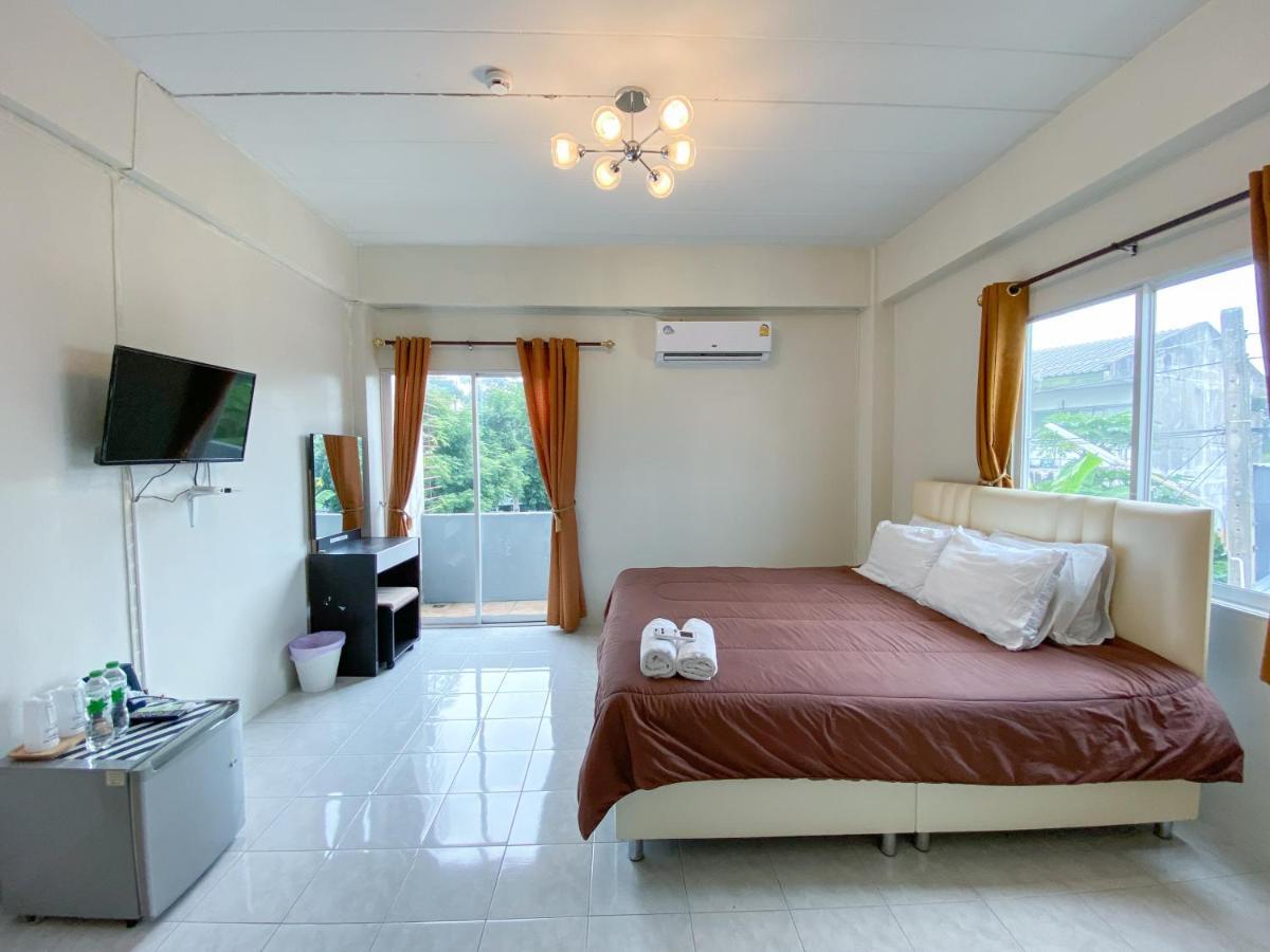 Uh Hostel Bang Saen Exterior photo